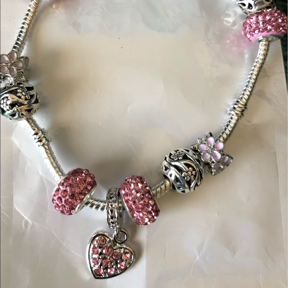 🌺 NWOT HEART CHARM BRACELET